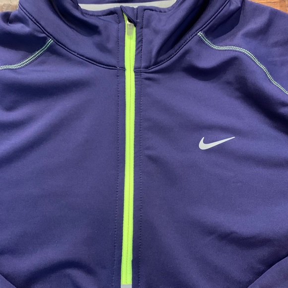 Matching Nike Running Jacket + Shorts - Picture 3 of 12